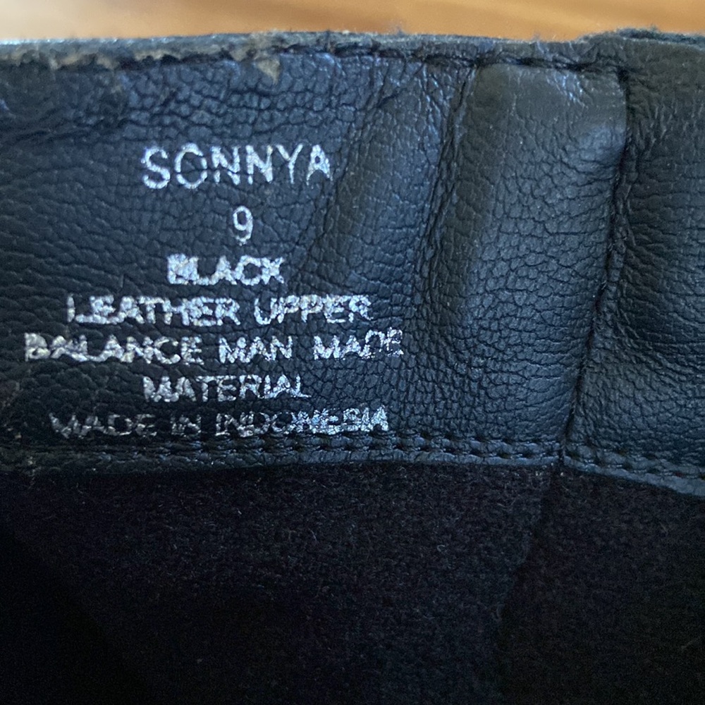 Basic Black Boots - image 4